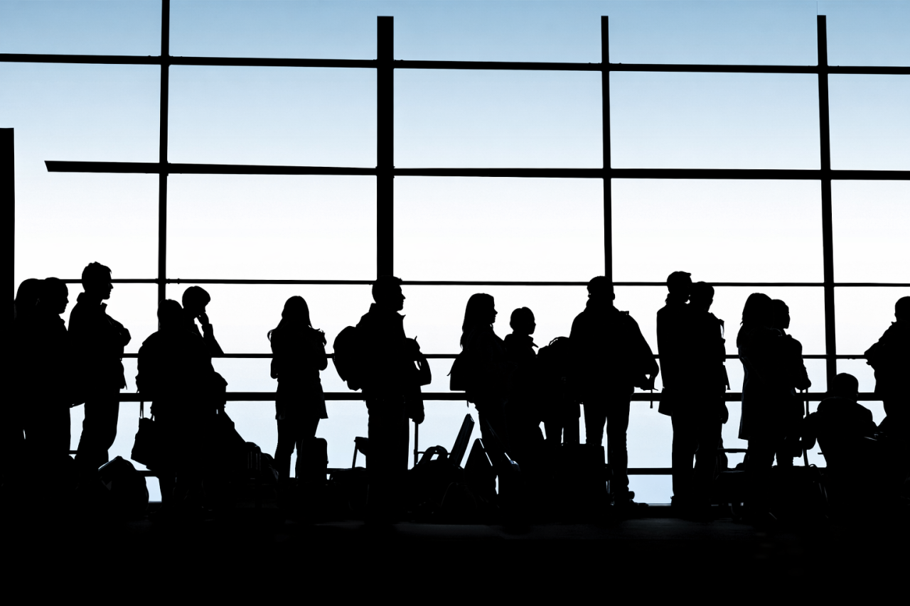 Trump Signs Executive Order to Pay TSA Workers During the DHS Shutdown